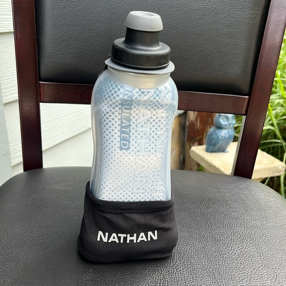 Nathan QuickSqueeze 18oz Handheld in Black/silver Reflective accents on strap.